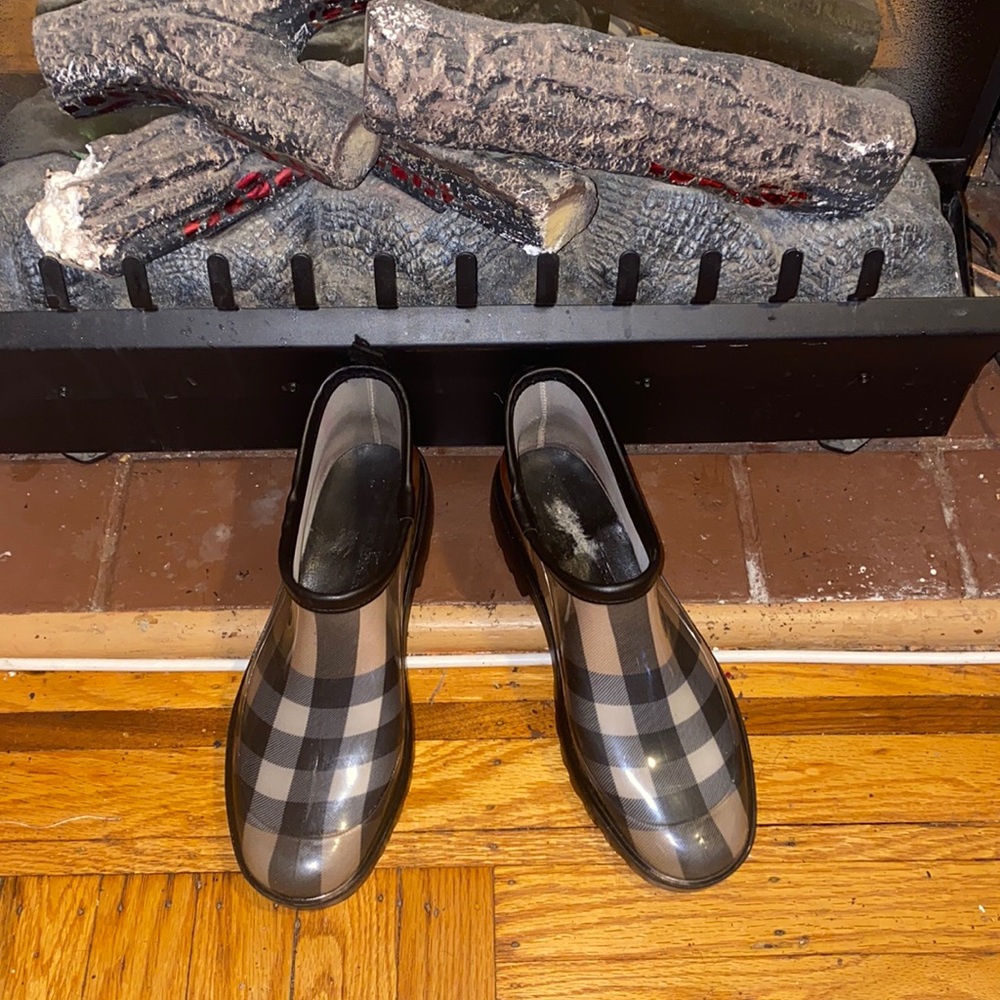 Burberry Low Rain Shoes Tan Sz 6.5